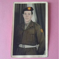 Soldat Belge Pose Chez Un Photographe Vers 1950 - Guerre, Militaire