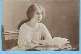 Carte-Photo-L.Dobrecourt-Bruxelles-+/-1920-La Princesse Marie-José De Belgique-Jeune Fille-étudiante - Familles Royales