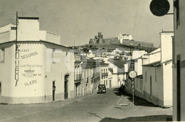 1953 AMATEUR ORIGINAL PHOTO FOTO RUA ALEXANDRE HERCULANO ARRAIOLOS EVORA ALENTEJO PORTUGAL AT388 - Lugares