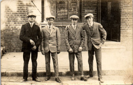 CP Carte Photo D'époque Photographie Vintage Homme Mode Casquette Dubonnet - Zonder Classificatie