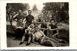 CP Carte Photo D'époque Photographie Vintage Groupe Jeune Homme Mode Amis  - Personas Anónimos