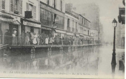 E/ 03              92   Asniéres Sur Seine     -   Crue De La Seine  Janvier 1910   -   Rue De La Station - Asnieres Sur Seine