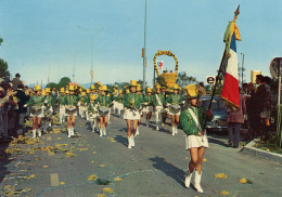 Côte D'Azur - French Riviera - Défilé De Majorettes - Carte Couleur Grand Format Datée 1975 - Provence-Alpes-Côte D'Azur