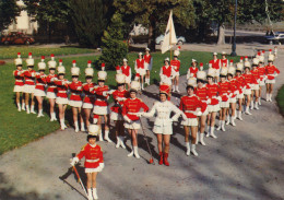 MOULINS - Majorettes Du Comité Des Fêtes De Moulins - Carte Grand Format Datée 1969 - Moulins