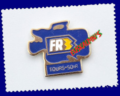 Pin's FR3 Tours, Journal Du Soir, Télévision, Médias, Informations - Medios De Comunicación