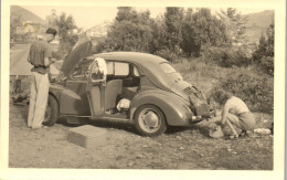 Photographie Photo Vintage Snapshot Amateur Automobile Voiture 4 Chevaux Renault - Automobiles