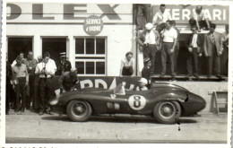 Photographie Photo Vintage Snapshot Amateur Automobile Voiture Course Ferrari - Auto's