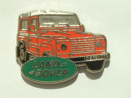 Pin's AUTOMOBILE LAND ROVER - DEFENDER ROUGE  - SIGNE SOFREC - Andere & Zonder Classificatie