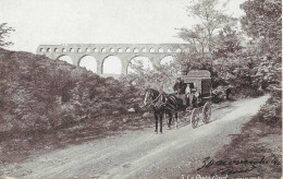 E/ 03               30    Le Pont Du Gard Vu De La Route   -   Attelage - Otros & Sin Clasificación