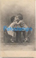 229074 REAL PHOTO CHILDREN KISSING POSTAL POSTCARD - Photographs