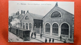 CPA (18)   Vierzon. Rue De La République. Arrêt Du Tramway. (8A.036) - Vierzon