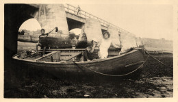 Les Sables D'olonne * Photo Ancienne * Bateaux De Pêche Sous Le Pont * 11x7cm - Sables D'Olonne