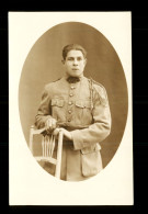 Carte Photo Militaire 17eme Regiment Soldat Robert Gasse Né à Lery En 1910  ( Format 9cm X 14cm ) - Regimientos