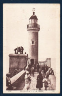 76. Le Tréport. Le Phare à L'entrée Du Port. Visiteurs Sur La Jetée. - Le Treport