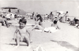Old Real Original Photo - Naked Little Girl Posing On The Beach - Ca. 18x11.5 Cm - Anonymous Persons