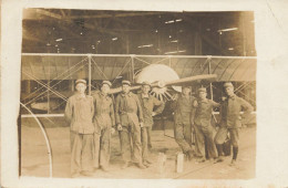 Aviation * Carte Photo * Aviateurs Et Avion Modèle Type Marque ? * Hangar Aérodrome - ....-1914: Precursors