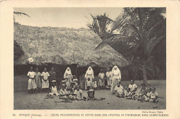 Bénin - Soeurs Missionnaires De Notre-Dame Des Apôtres En Promenade Avec Leurs élèves - Ed. Propagation De La Foi 54 - Benín