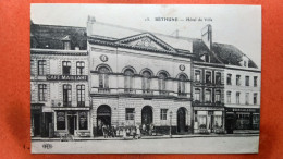 CPA (62) Béthune. Hôtel De Ville.  Estaminet Cousin-Decque - Quincaillerie - Café Maillart (8A.048) - Bethune