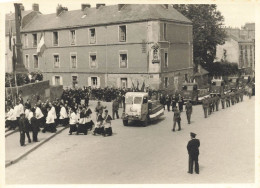 Nantes * RARE Photo * Obsèques Otages Fusillés Par Allemands 1945 * WW2 Place St Similien * 11.5x8.5cm - Nantes