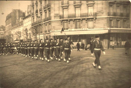 Vincennes * Défilé à L'occasion De La Prise Du Vieux Fort 1950 * Militaria Tabac LE DRAPEAU * Photo Ancienne 18x12cm - Vincennes