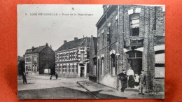 CPA (62) Loos En Gohelle . Place De La République. Coiffeur. Estaminet.  (8A.060) - Other & Unclassified