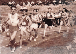 ATHLETISME 06/1959 PREPARATION OLYMPIQUE DU 5000M ICI CHICLET ET MIMOUN PHOTO 18 X 13 CM - Sport