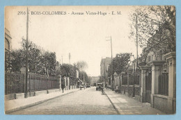 A043  CPA  BOIS-COLOMBES   -  Avenue Victor-Hugo  - E. Malcuit  Photo-Edit. ¨Paris   +++++++ - Autres & Non Classés