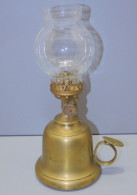 -BELLE LAMPE A PETROLE A MAIN LAITON Ou BRONZE Avec Son VERRE Style Pigeon     E - Lighting & Lampshades