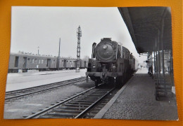 QUIEVRAIN     -  La Gare  -  Photo Van J. BAZIN  (1961) - Stations - Met Treinen