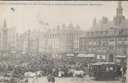 LILLE La Grand Place Un Jour De Bourse Pendant L' Exposition Annuelle Des Fleurs - Lille