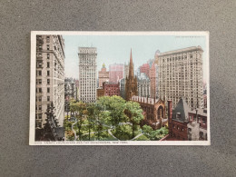 Trinity Churchyard And The Skyscrapers, New York Carte Postale Postcard - Otros Monumentos Y Edificios