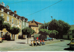 [12] BROQUIÈS - Place De La Mairie La Gendarmerie - Fourgon Renault J7 Cpm GF   ♥♥♥ - Other & Unclassified