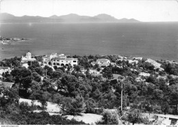 [83] CALANQUES Des ISSAMBRES (Var) Et Le Village Provençal, Au Fond L'Estérel CPSM GF ± 1960 ♦♦♦ - Les Issambres