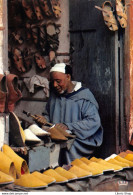 MAROC - ARTISAN FABRIQUANT DE BABOUCHES - Cliché Royal Air Maroc - Photographe Boisgontier CPSM ♥♥♥ - Autres & Non Classés