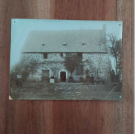 Grande Photographie Ancienne Titré Vieux Manoir De La Rouvellière, Cliché R. Delaunay Daté 1897, Photo Animée Paysans - Old (before 1900)