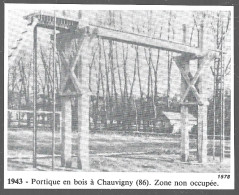 1986  --  CHAUVIGNY EN 1943 . PORTIQUE EN BOIS . 4B157 - Non Classés