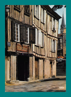 24 Bergerac Les Vieux Quartiers Maisons Typique à Colombages ( Vinotheque ) - Bergerac