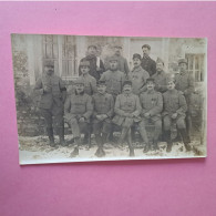 Photo De Groupe De Militaires De Divers Régiments Dont 28ème Et 167ème R.I. - Oorlog, Militair