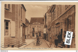 89 . Yonne :  Noyers Sur Serein :  Place De L ' Hotel  De Ville . - Noyers Sur Serein