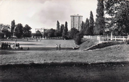 93* PANTIN  Stade Charles Auray  (CPSM 9x14cm)        RL45,0159 - Pantin