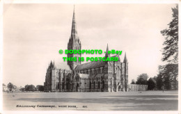 R467418 Salisbury Cathedral. West Door. Dearden And Wade. Sunny South. RP - Monde