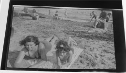 Négatif Film Snapshot -  PIN UP PLAGE  SCENE DE PLAGE - Glass Slides