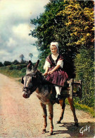 Folklore - Normandie - En Route Pour Traire - Domestique Chargée De La Traite Des Vaches - Triolette Portant Son Costume - Trachten