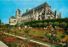 18 - Bourges - La Cathédrale Saint Etienne - Les Jardins De L'hôtel De Ville - Fleurs - Carte Neuve - CPM - Voir Scans R - Bourges