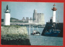 Saint-Vaast-la-Hougue (50) L'entrée Du Port & Fort De La Hougue Du XVIIe S. 2scans Phares Chalutiers - Saint Vaast La Hougue