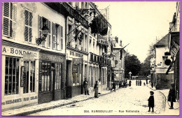 CPA 78 RAMBOUILLET - Rue Nationale (Commerces Dont Restaurant Du Coq Hardi) - Rambouillet