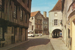 Noyers Sur Serein.Maisons à Colombages.Arcades. - Noyers Sur Serein