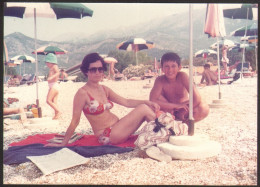 Bikini Woman And Boy On Beach  Old Photo 9x12 Cm #41277 - Anonymous Persons