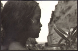 Nice Girl Face Profile Outside Old Photo 14x9 Cm #41284 - Anonyme Personen