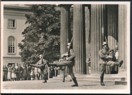 °°° 31056 - GERMANY - BERLIN - ABLOSUNG DER WACHTPOSTEN VOR DEM EHRENMAL °°° - Autres & Non Classés